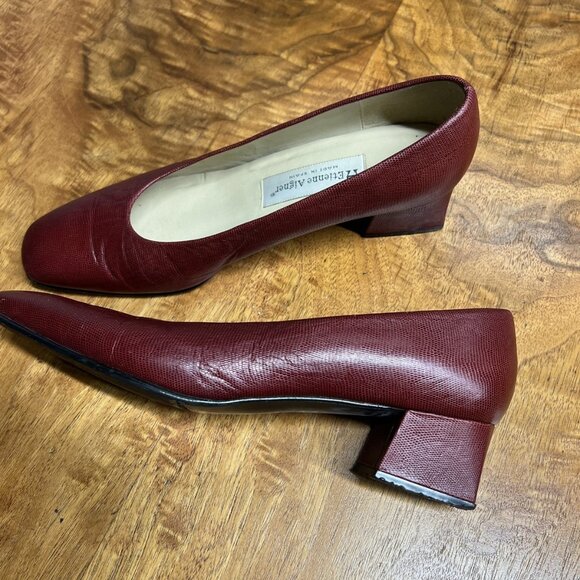 Vtg 90s Etienne Aigner 9 M Red Embossed Red Leather Block Heels Shoes Pumps - Picture 2 of 10